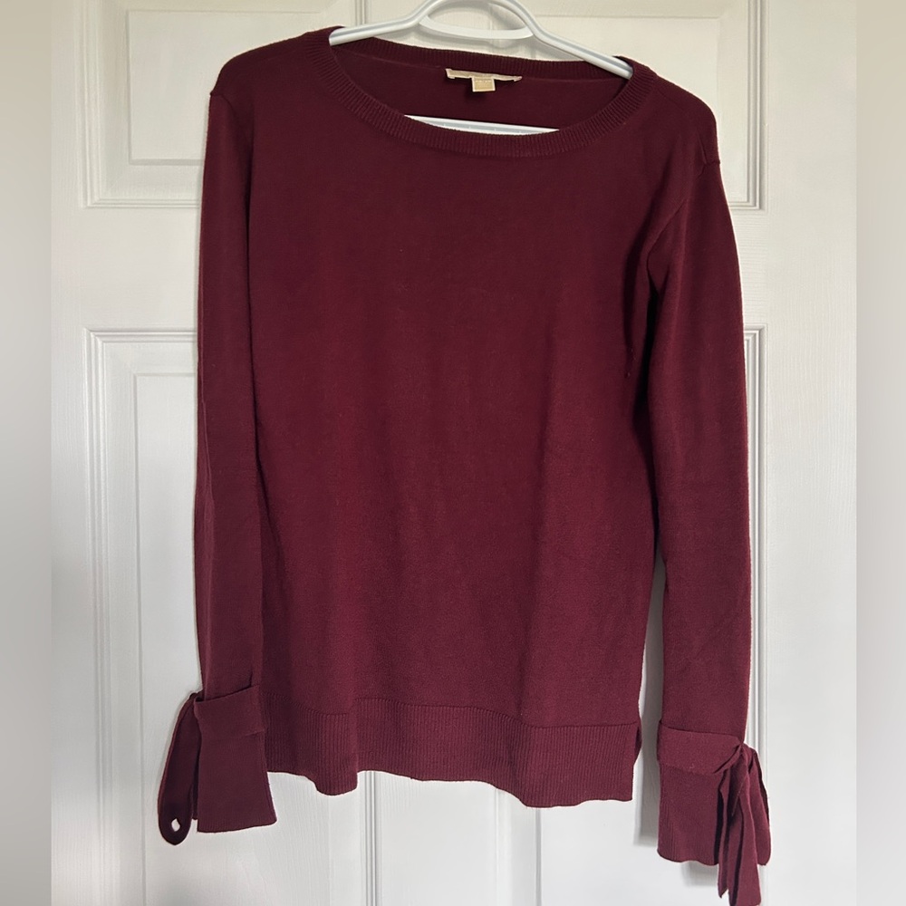 Red crew neck sweater with bow sleeve detail